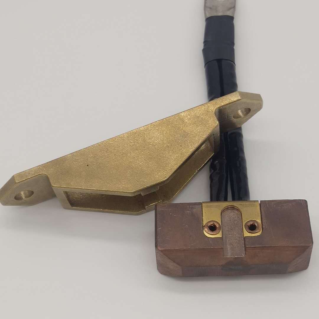 agv小车自动充电装置150a电刷刷架258035异型碳刷加工