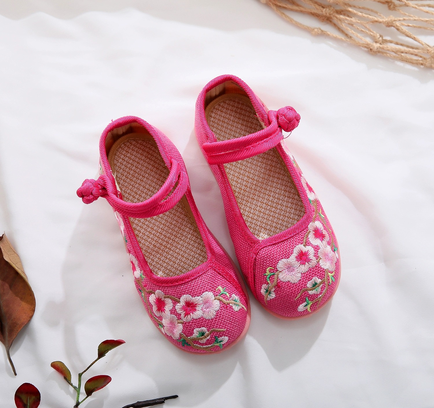 儿童绣花鞋幼童软底鞋民族风古装鞋女小童舞蹈表演鞋学步鞋