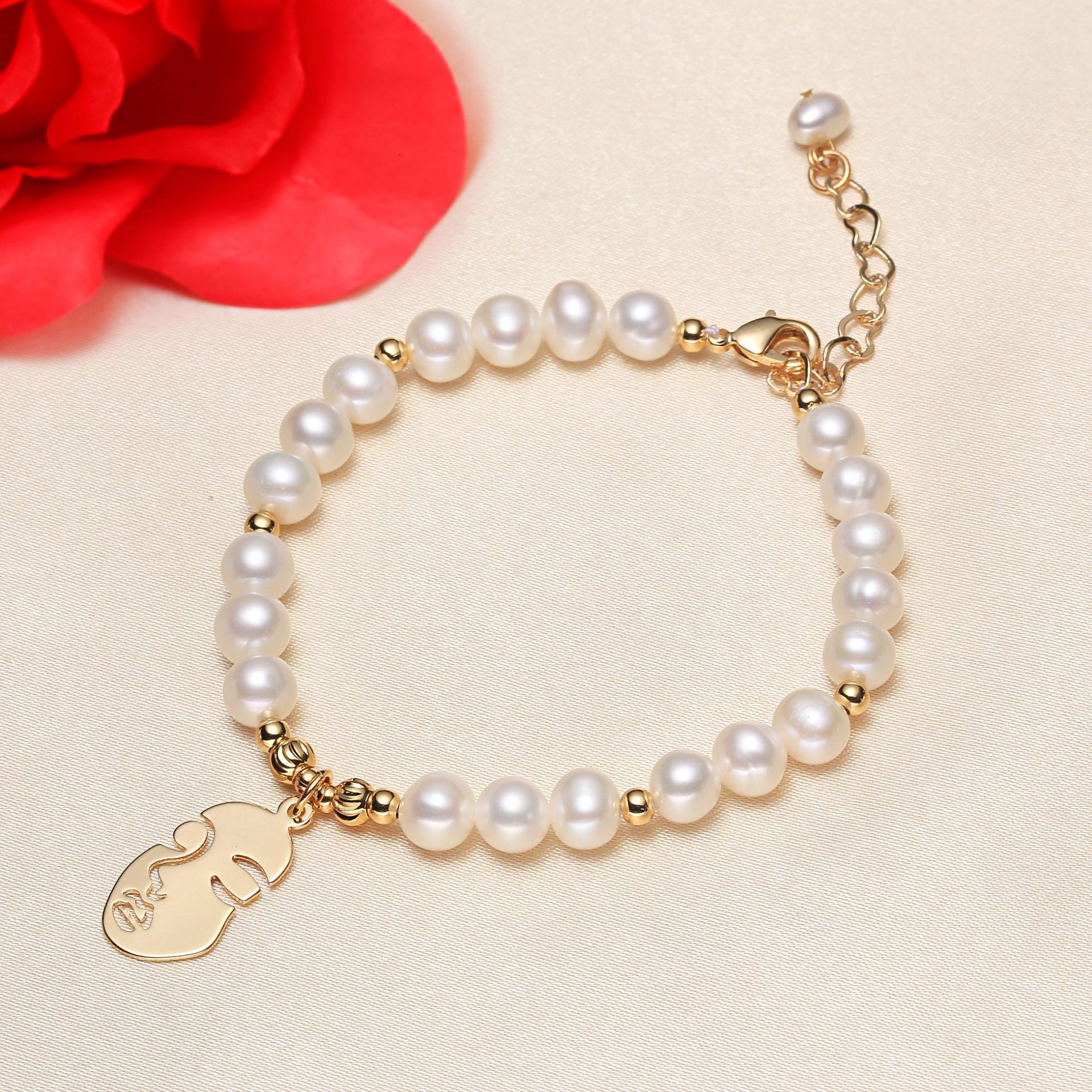 淡水珍珠手链女王头像装饰手饰气质创意款款货源小饰品