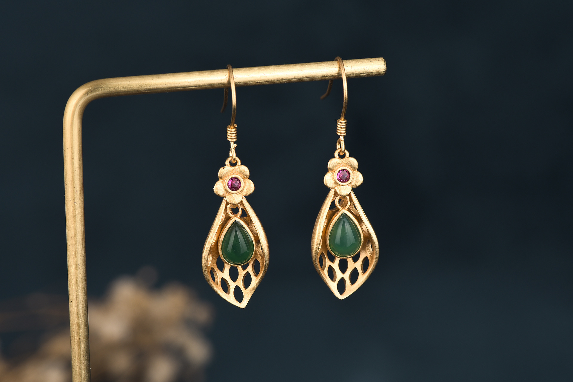 直播带货宫廷风设计古法金女式玉兰花耳环镶嵌和田玉绿玉髓耳饰