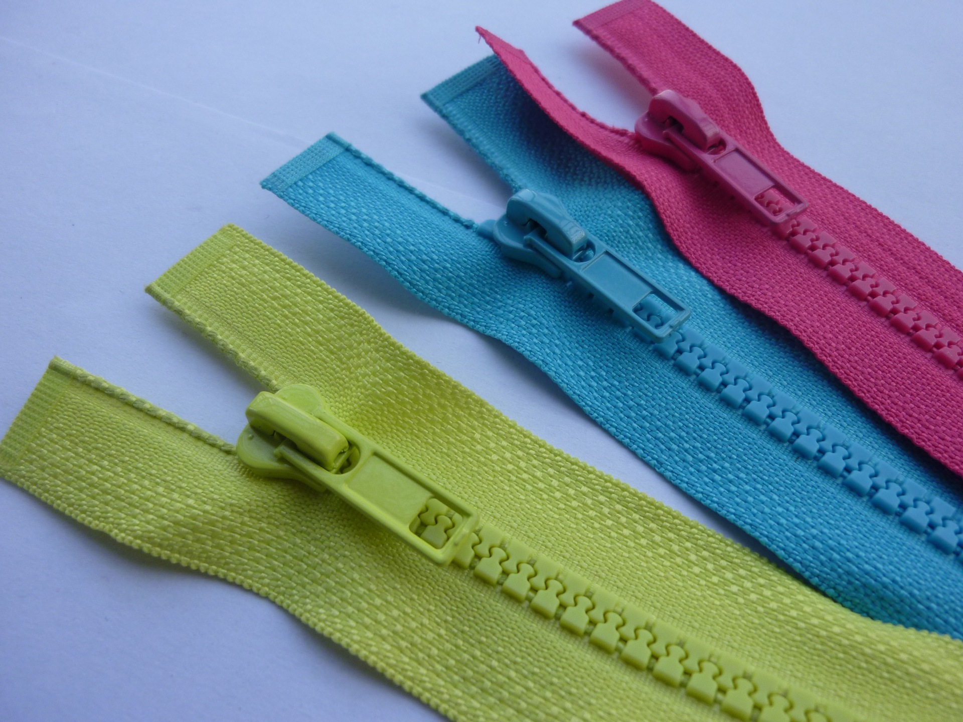 专业生产各色尼龙拉链服装帐篷衣柜塑料码装拉链 可定制