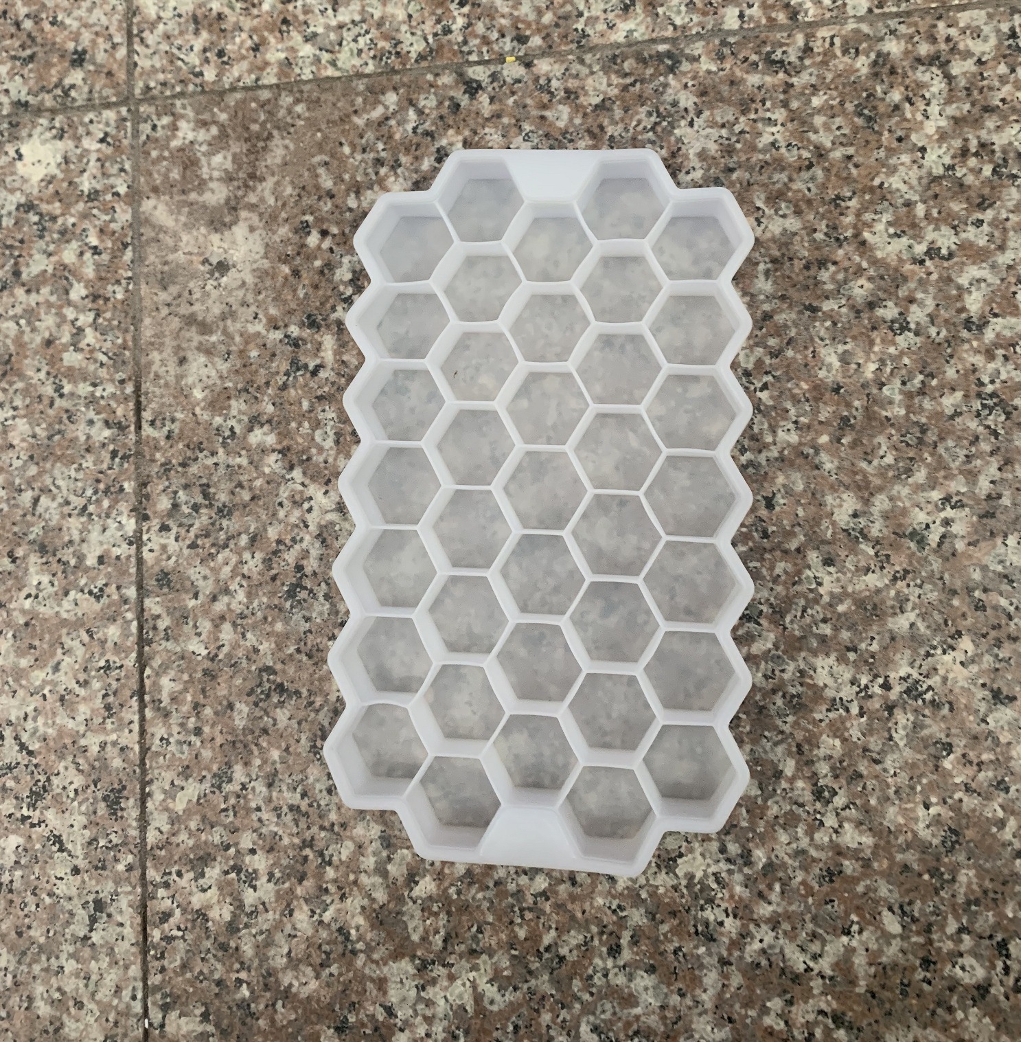 37 Grid Honeycomb Ice Tray Silicone Ice Cube Tray with Lid Ice Tray Diy Ice Mold Ice Cube Mold with Lid