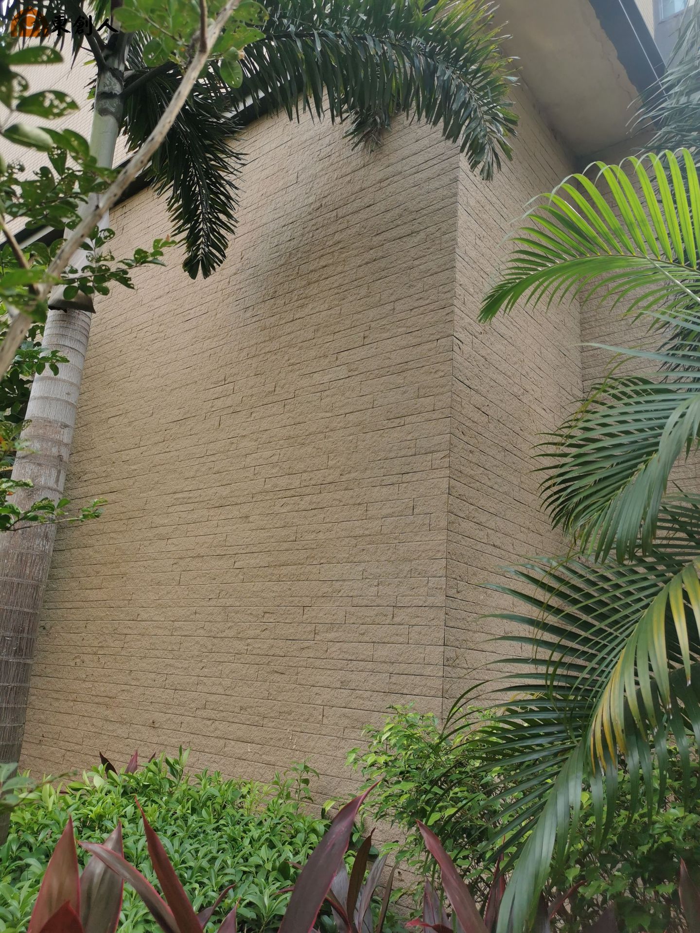 住宅裙楼瓷砖浅色系高端别墅外墙砖劈岩仿石砖现代风石材效果