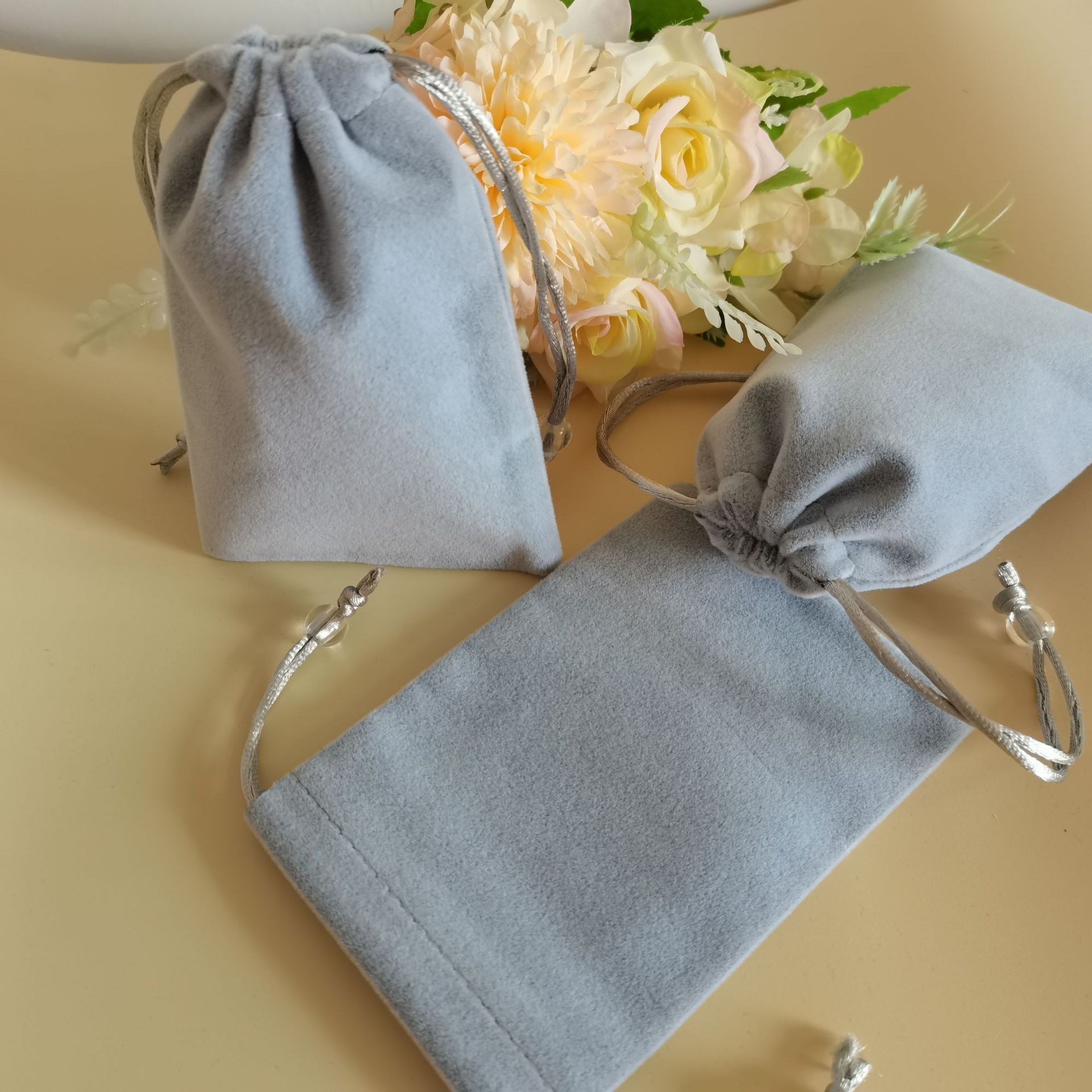定制绒布束口袋可印logo饰品首饰耳机文玩灰色束口绒布袋批发