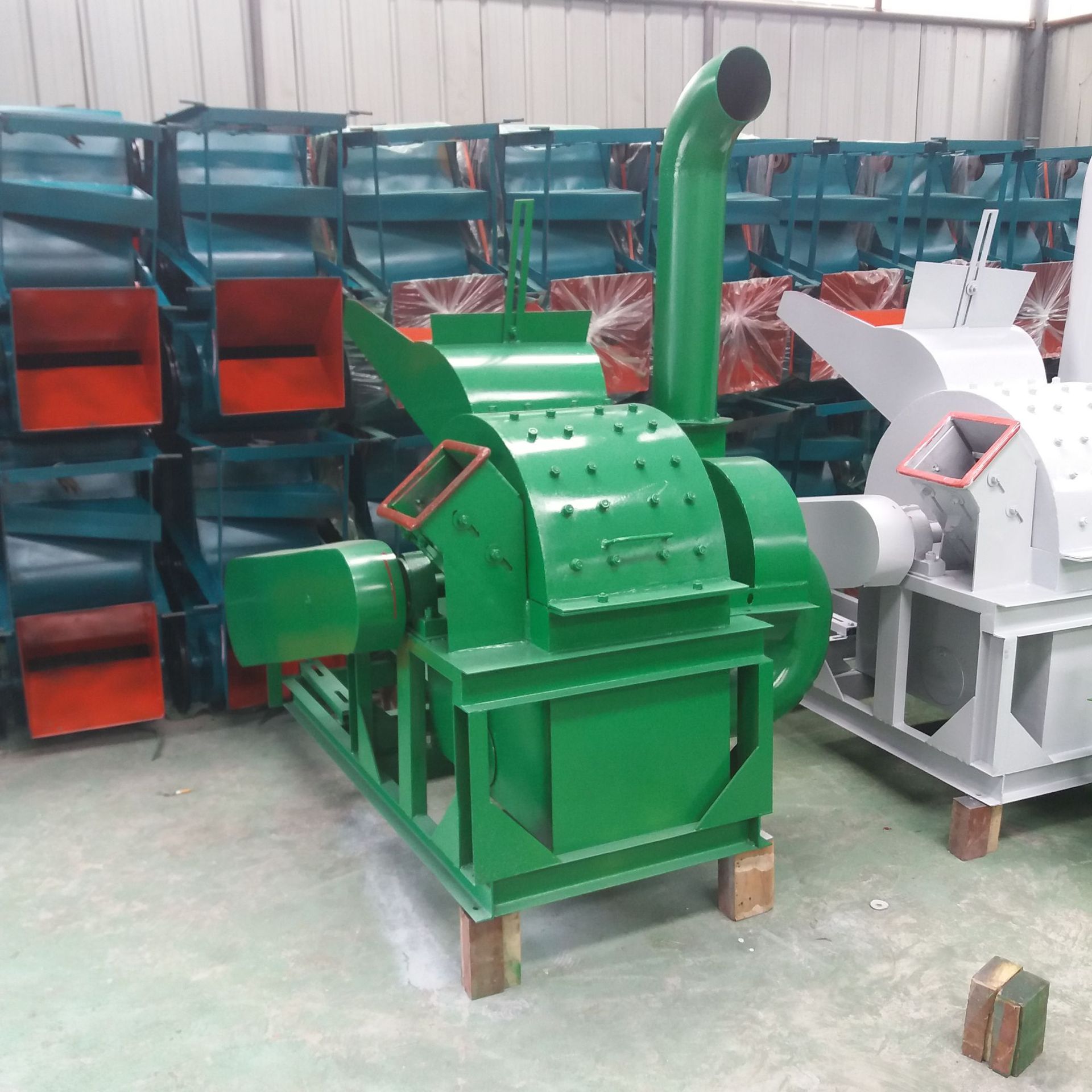 废木材粉碎机树枝树根粉碎机综合锯末木屑粉碎设备