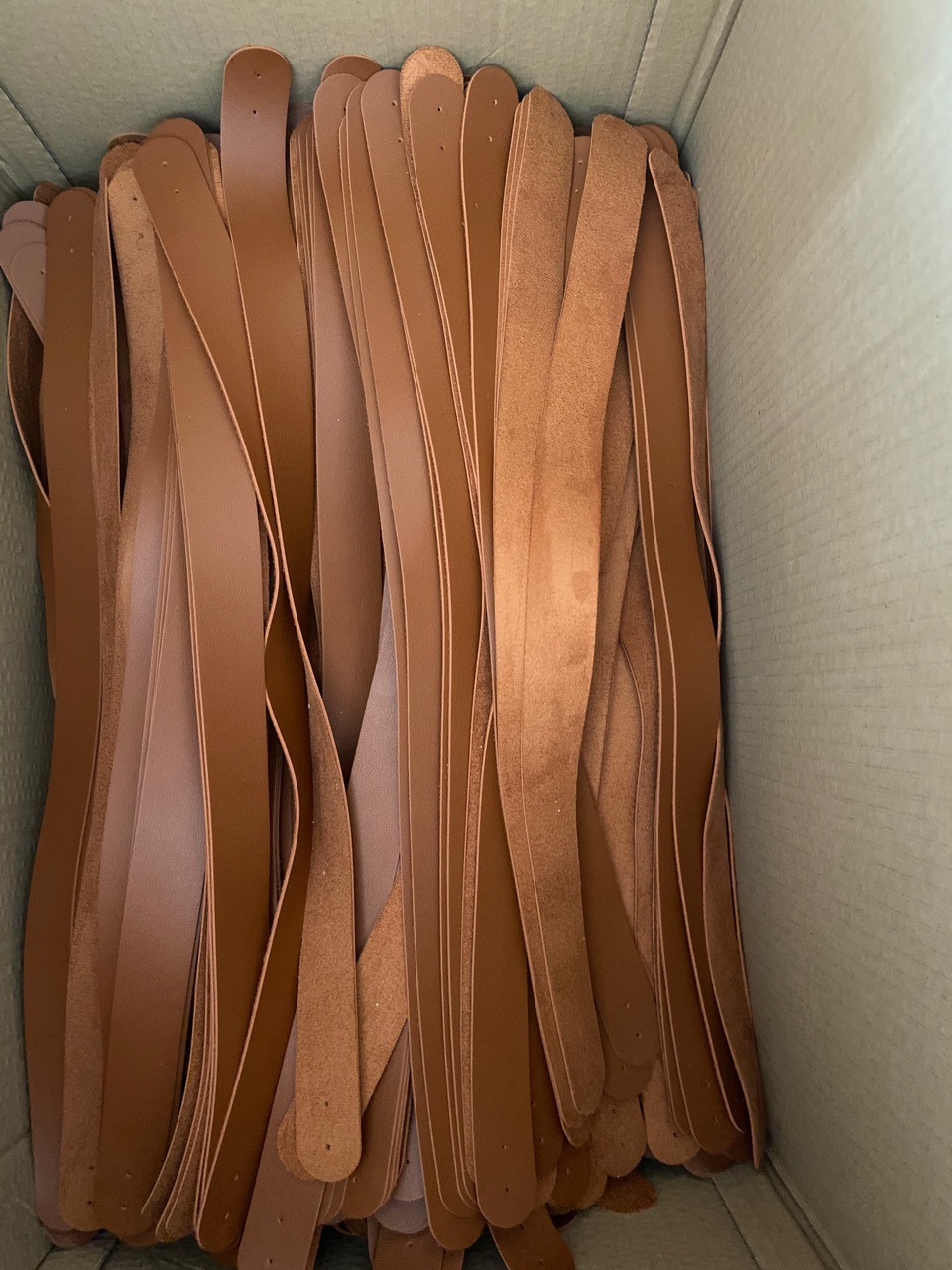 pu皮革装饰小皮件 真皮油边车线加工皮提手带 pu皮手挽带礼盒拉手