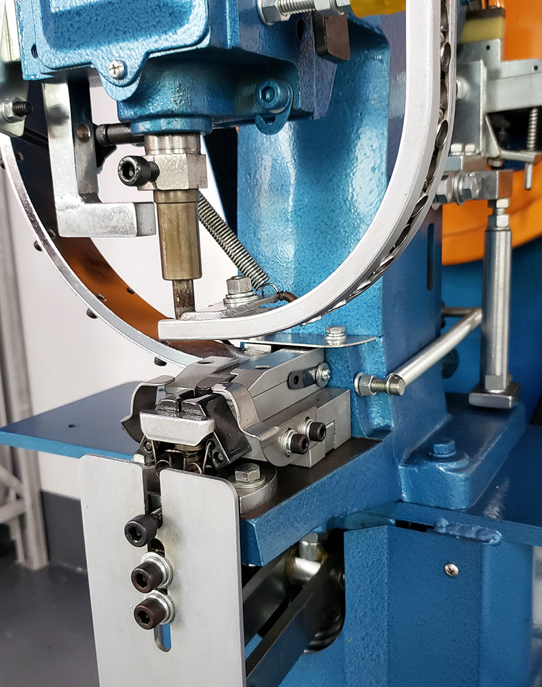 厂家直供全自动鸡眼机 使用方便应用广泛 各种产品鸡眼铆合