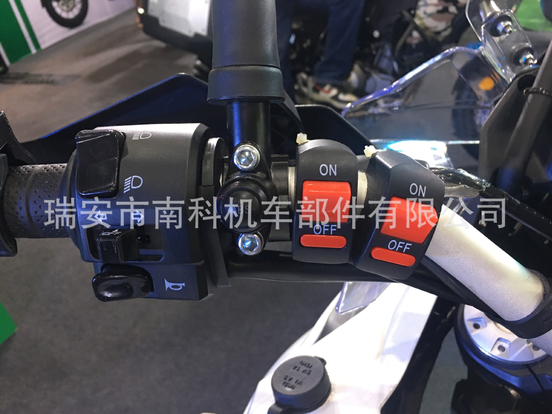 摩托车电动车配件改装开关龙头内孔25大灯射灯led通用电源开关