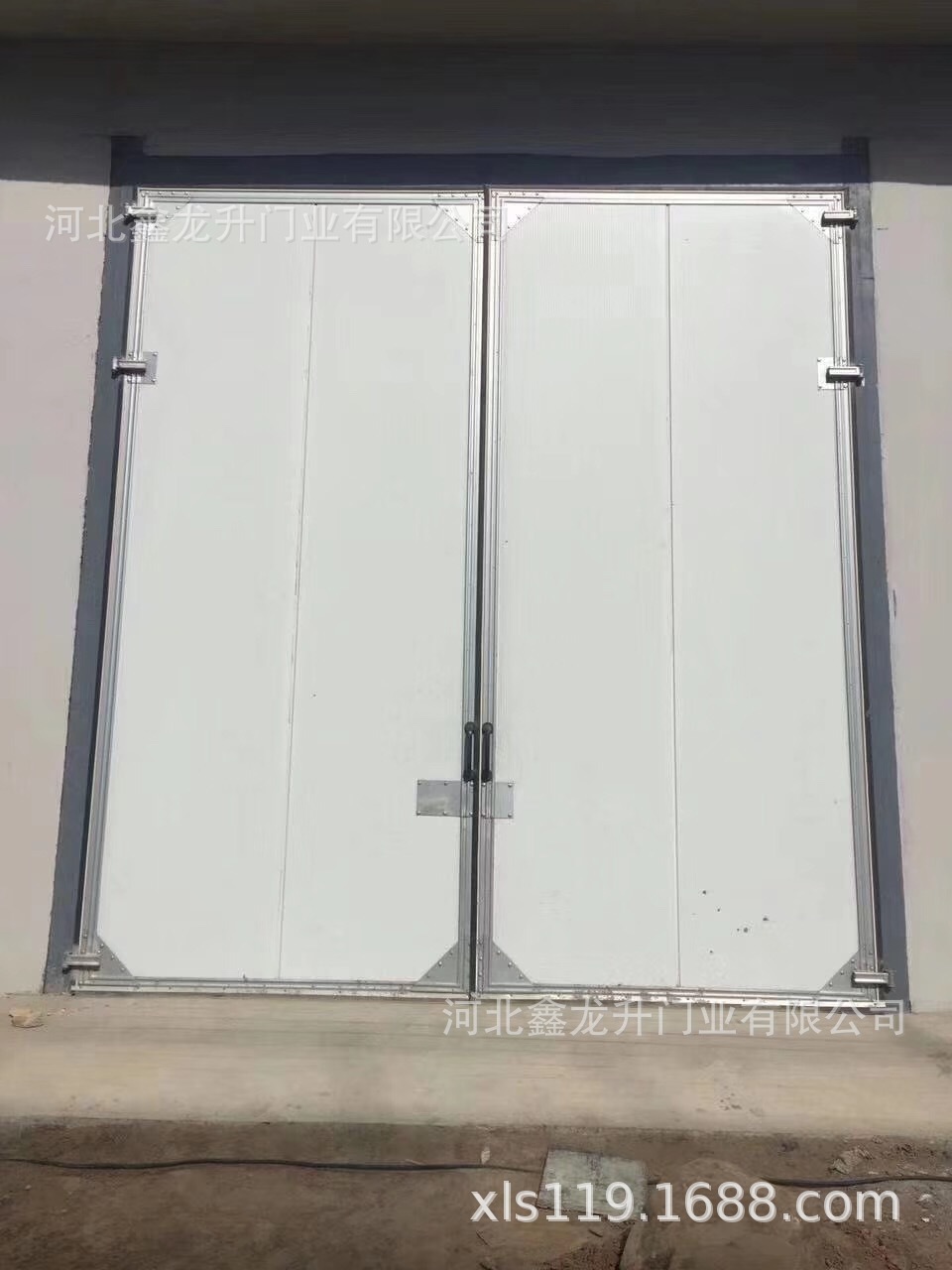 工程实景图 保温钢大门 平开钢大门 钢质保温门 钢制平开保温门