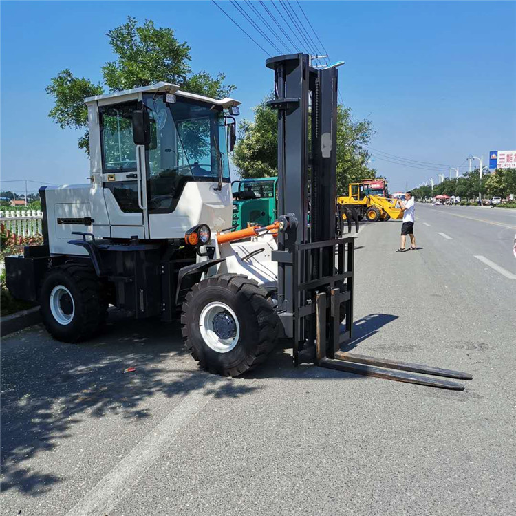 四驱越野叉车平抱抓头多用途搬运堆高性能好厂家直发售后无忧