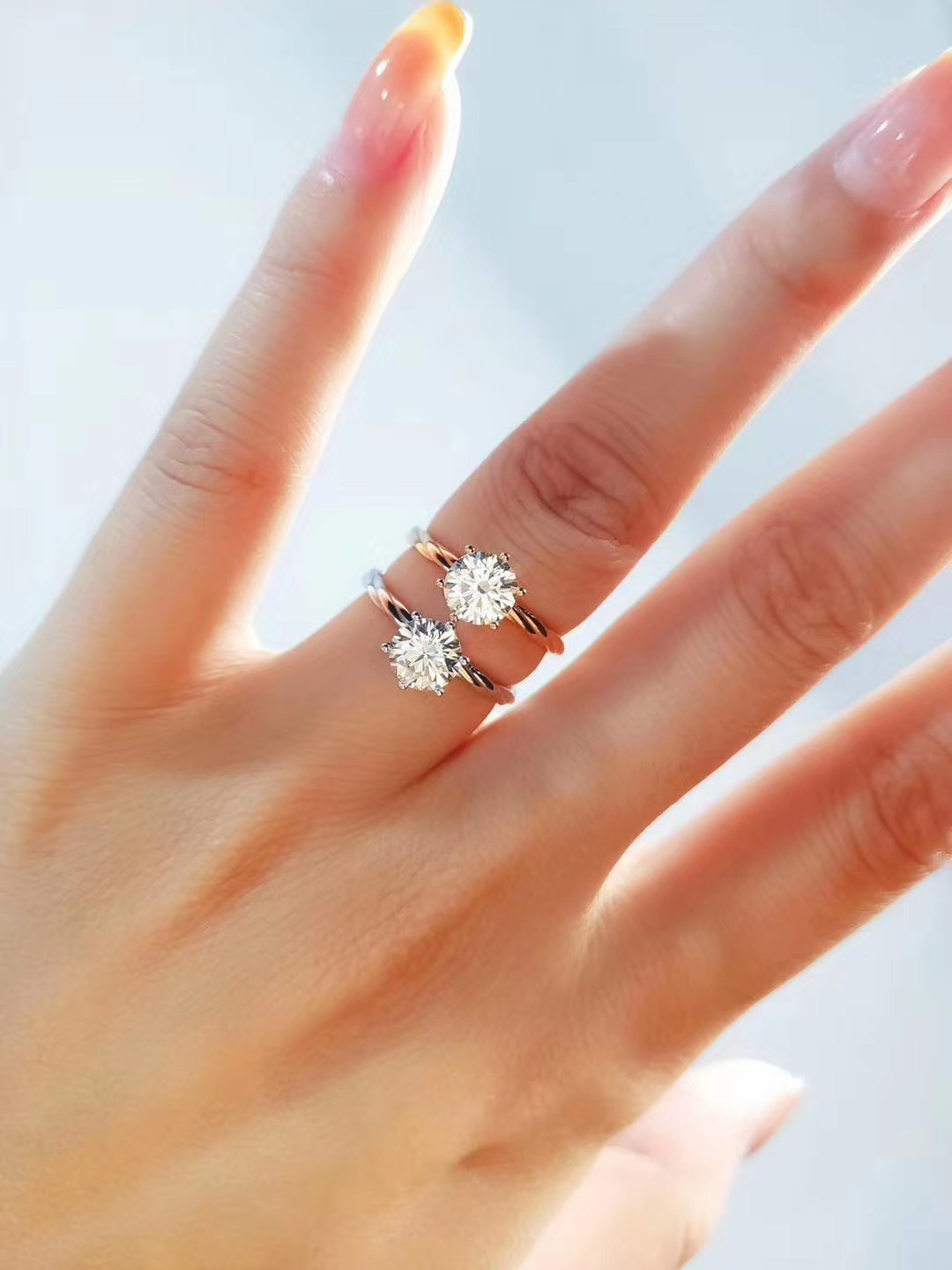 80分六爪钻戒s925 银镀金玫瑰金色藤蔓花藤扭臂戒指简约仿真钻戒