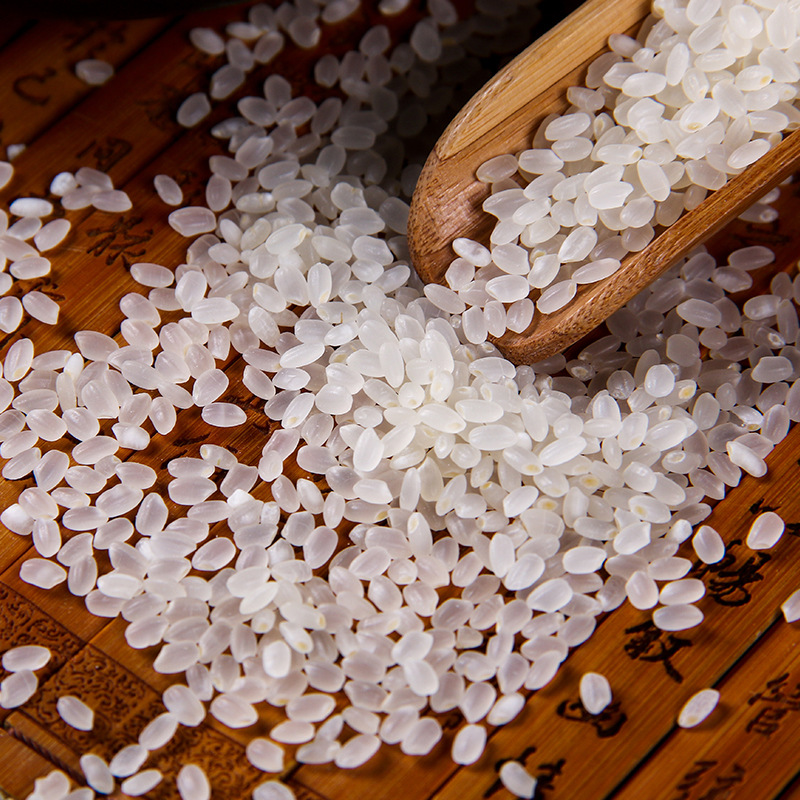 小粒香是大米的品种,像稻花香,长粒香,珍珠米,超级稻一样,正宗的小粒