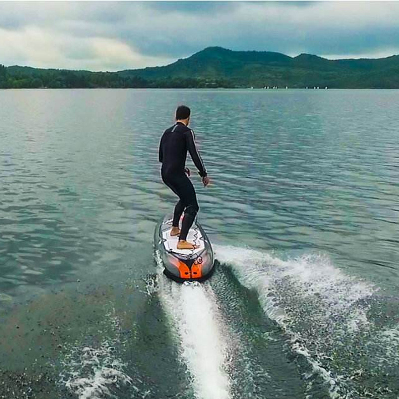 水上冲浪板电动滑板推进器飞行器水翼滑板动力快艇乐园设备厂家