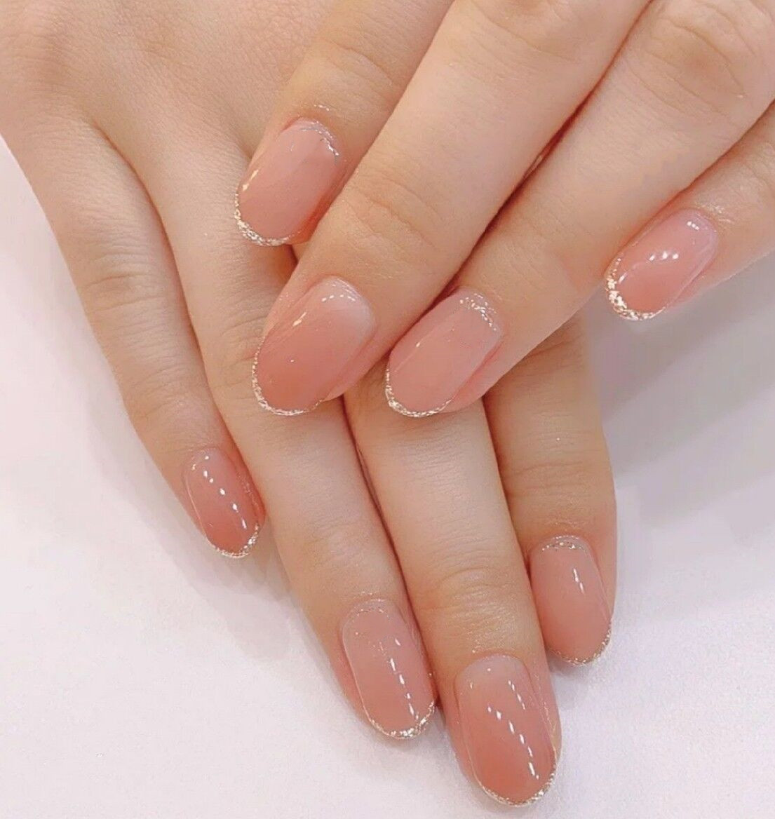 金边渐变小圆头中短款美甲成品贴片高品质显白服帖气质款假指甲贴