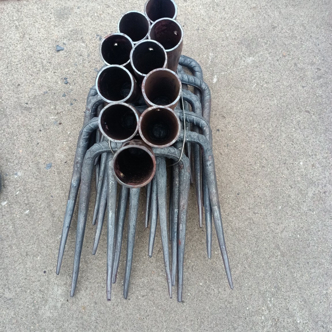 钢筋爪子头锻打三齿四齿铁耙子农用园艺松土栽培