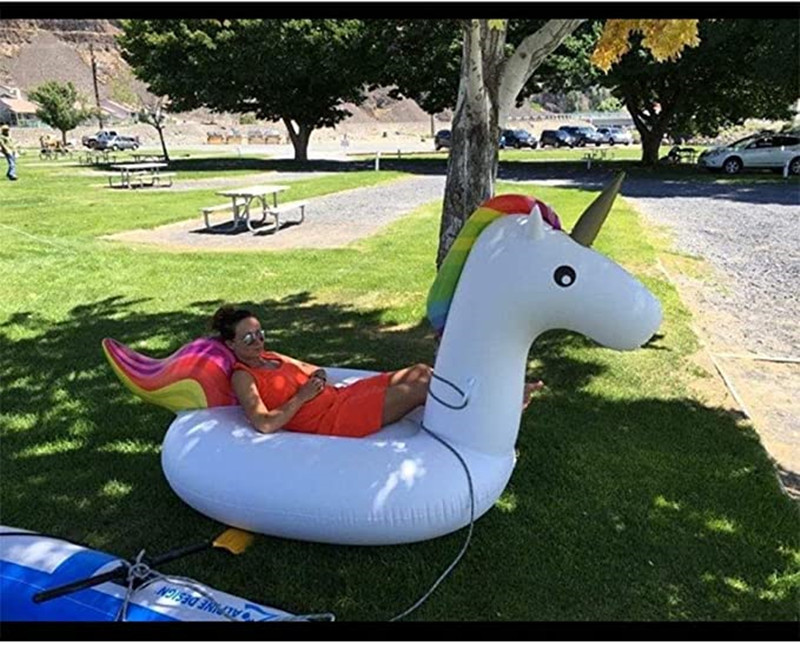 现货批发超大充气pvc白色独角兽坐骑 彩虹马浮排水上沙发戏水玩具