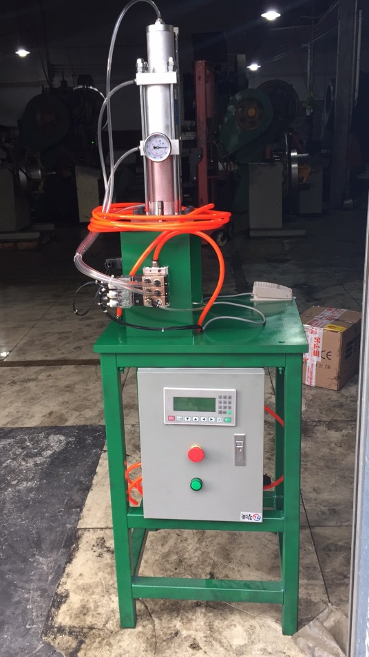 自动充装机8g小钢瓶灌装机8g小气瓶奶油耗材八克充装机无高压泵