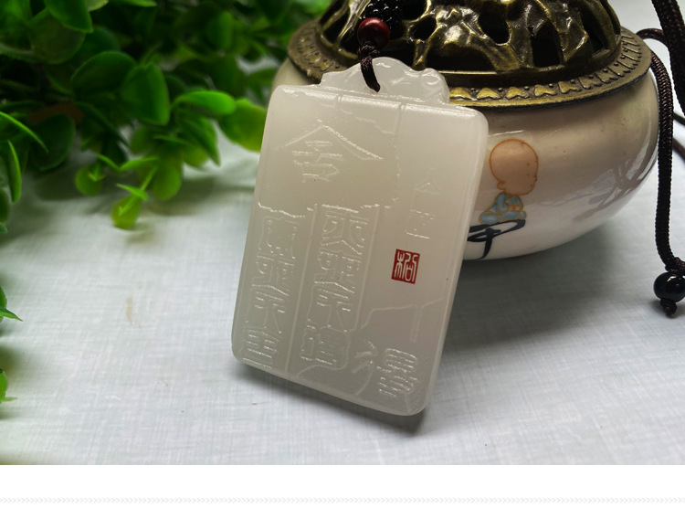 注意:店内吊坠都不含挂绳和包装盒的哦,需要可到店内另外购买的(玉石