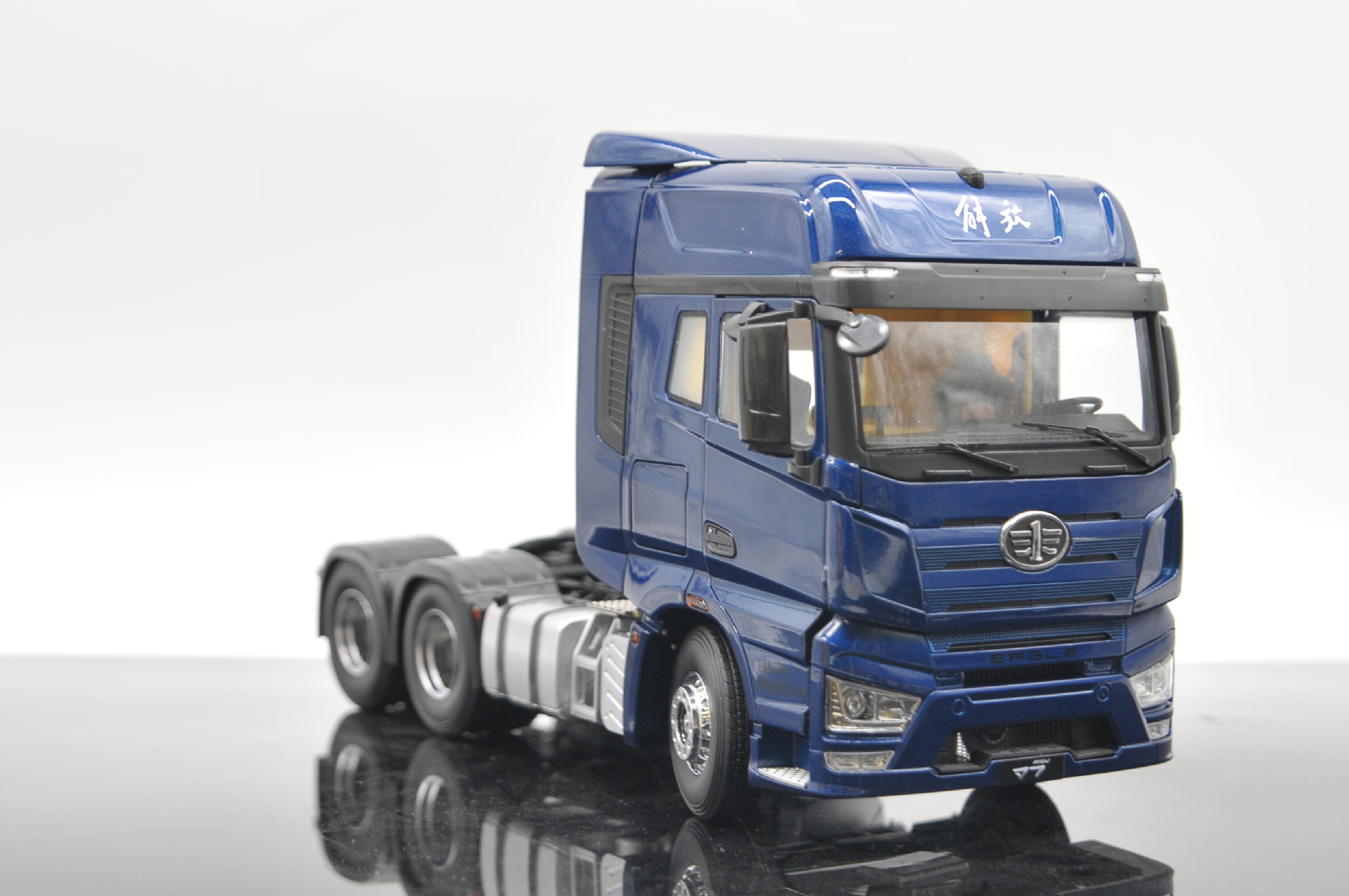 爆款厂家 解放j7 1:24牵引拖头牵引车工程车模型卡车车模跨境收藏