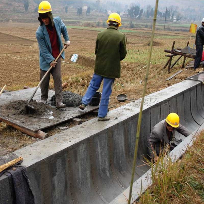 厂家直销 自走式u型槽成型机 公路施工渠坡滑膜机 凝土渠道衬砌机