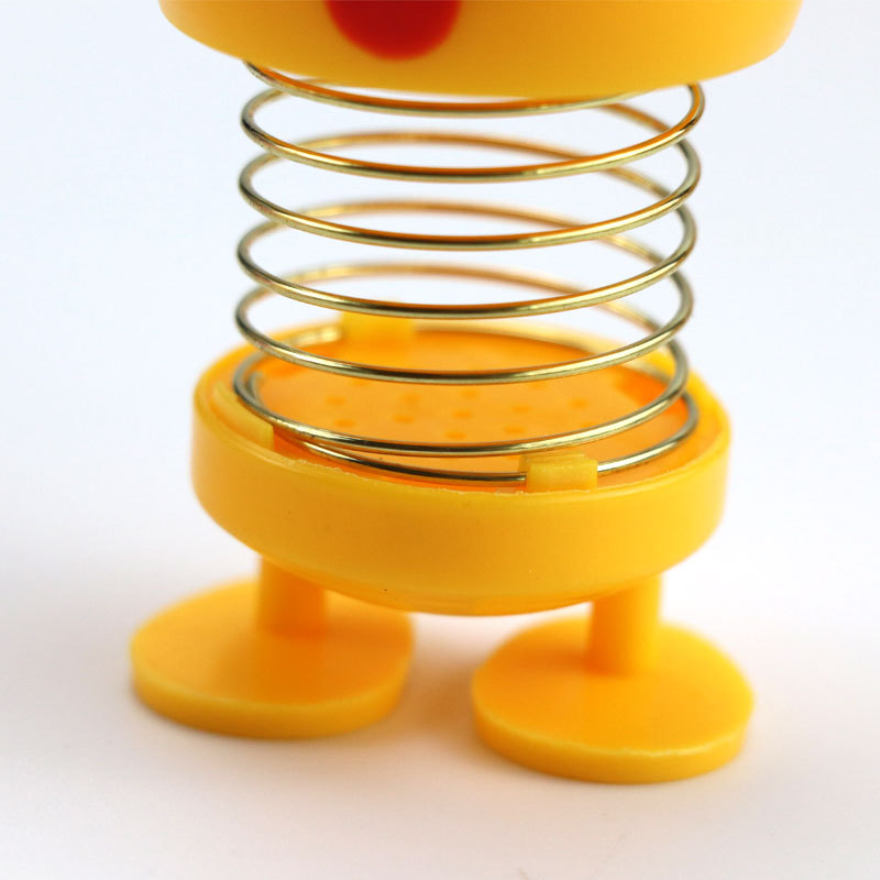 抖音同款汽车弹簧娃娃摇头公仔摆件 车载摇摆表情包批发玩具