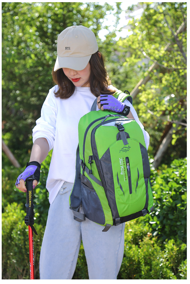 正品徒步户外登山包防水旅游旅行背包批发37l大容量野营骑行背包