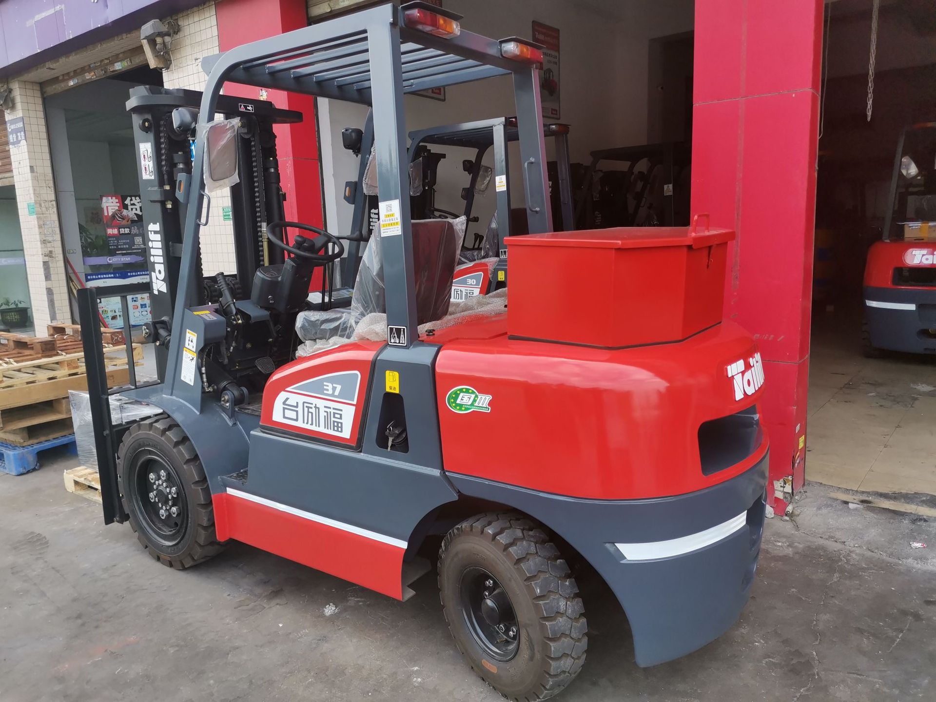 台励福叉车出租款 3.7吨堆4.5米可租可售,配495发动机