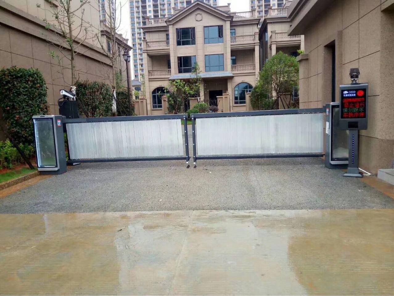 广告道闸机百叶智能停车场系统栏栅升降杆小区车牌识别一体机工地