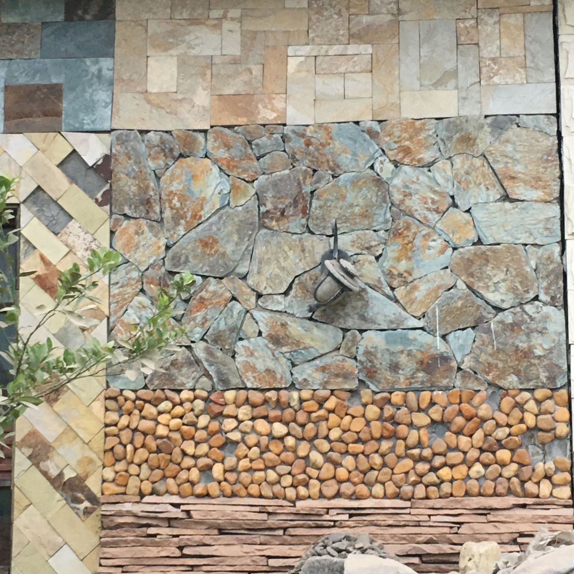 不规则文化石板岩别墅外墙冰裂纹网青石板鹅卵石防滑铺路石踏步石