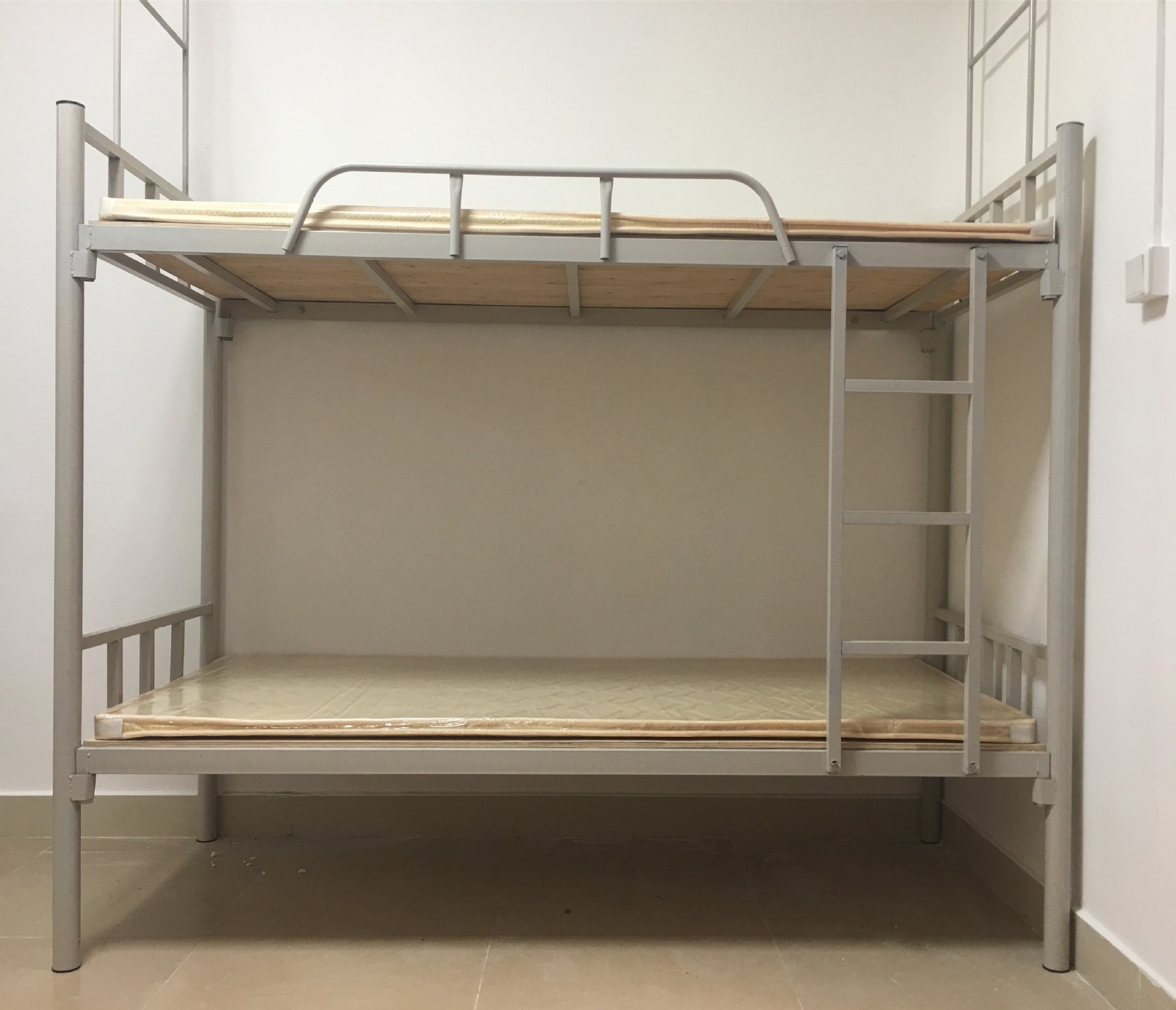 东莞铁床厂家学生宿舍上下铺铁架床工厂宿舍双人铁艺床