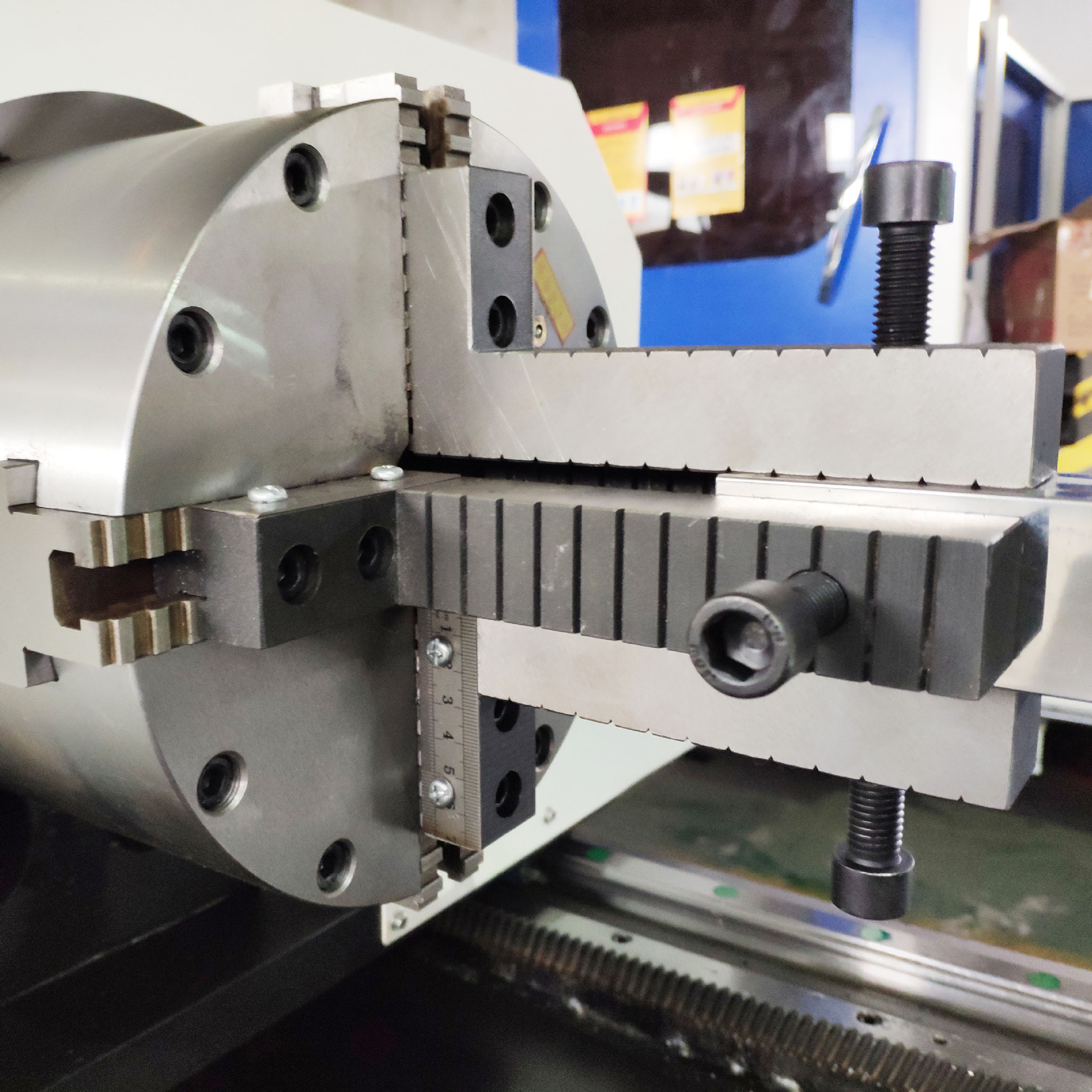 三卡盘数控全自动不锈钢管材激光切割设备 圆管激光切割机价格