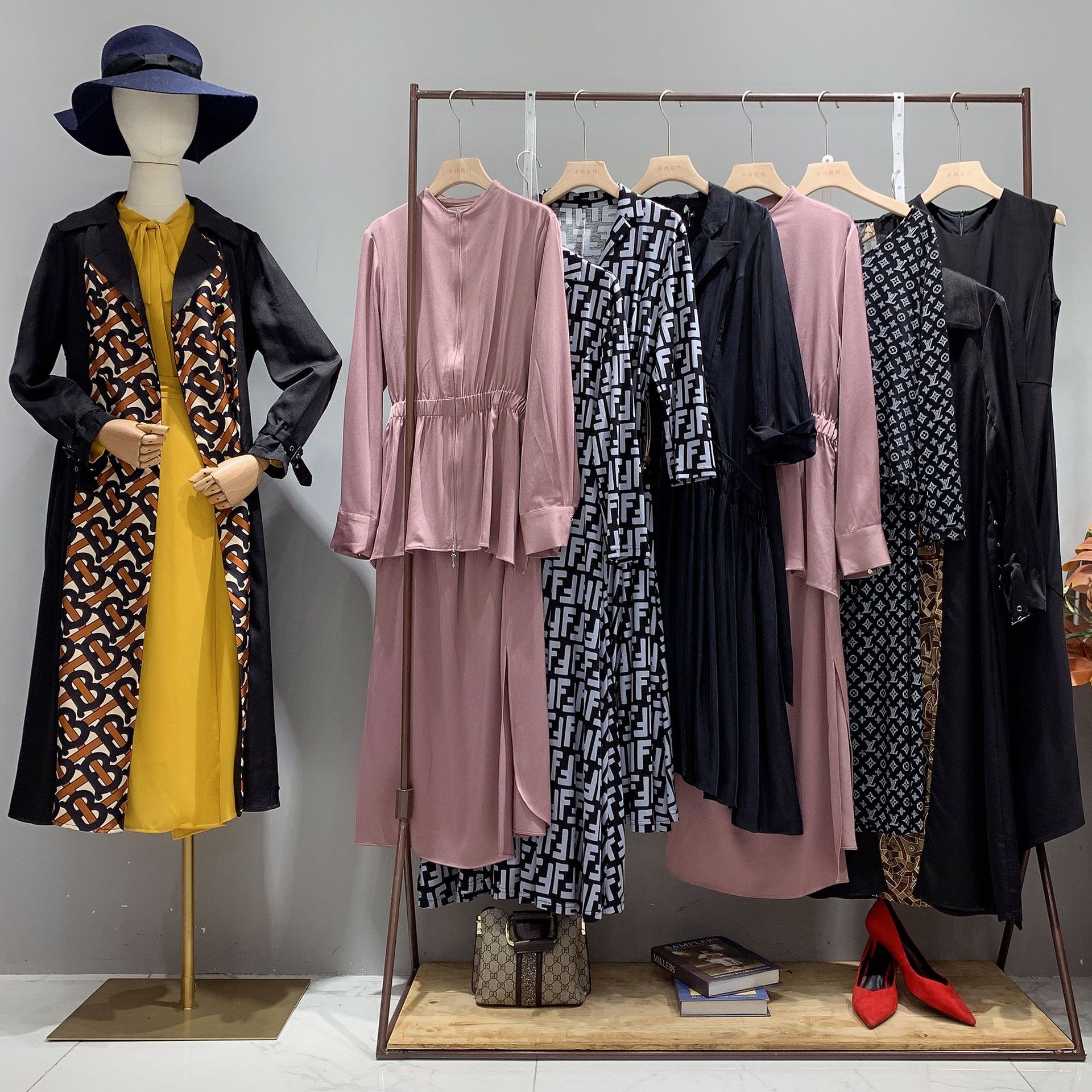 高端原创设计师品牌菲诺格诺2021春品牌女装折扣批发撤柜直播货源