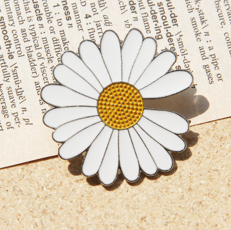 权志龙同款闪电雏菊胸针滴油缺口菊花别针gd联名徽章合金配饰