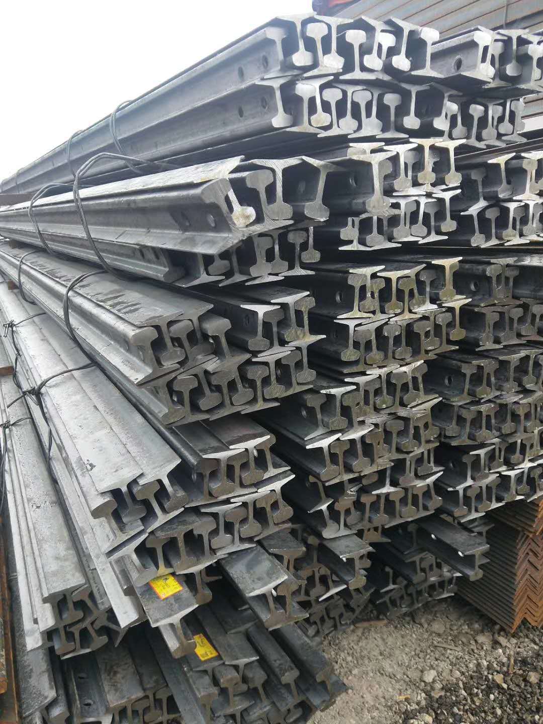 厂家直销 河北永洋铁道轨 钢轨 行车8kg qu80轨道钢 轻轨 起重轨