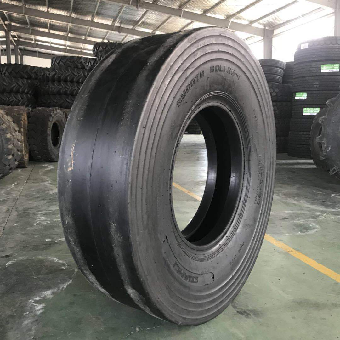 1光面压路机轮胎1000/1100/13/80 14/70-20 95/65-15质量三包批发