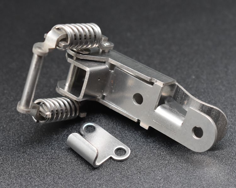 直角搭扣304不锈钢双弹簧带锁搭扣木箱挂锁扣箱扣机箱搭扣工具箱