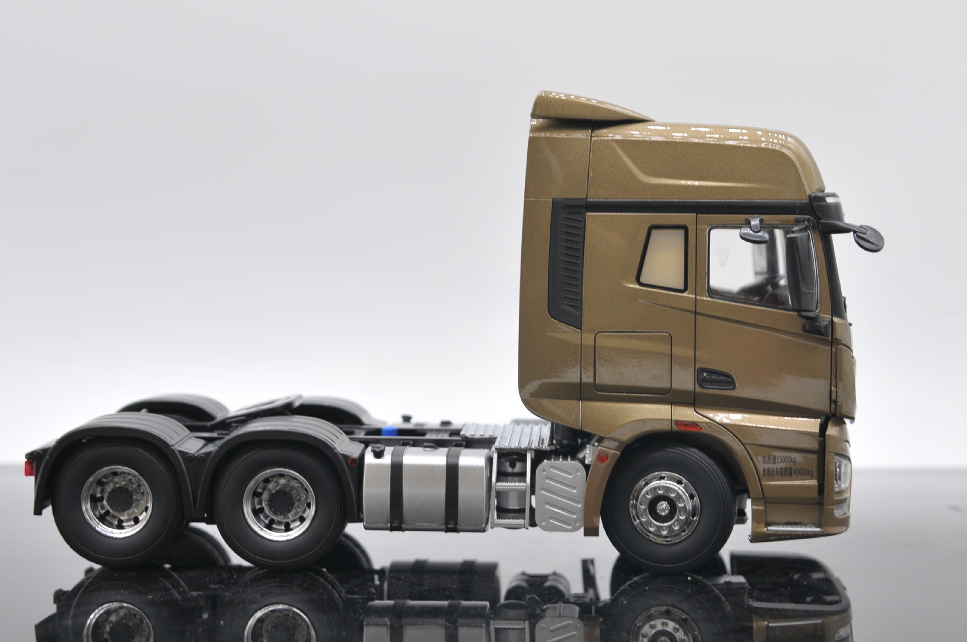 爆款厂家 解放j7 1:24牵引拖头牵引车工程车模型卡车车模跨境收藏