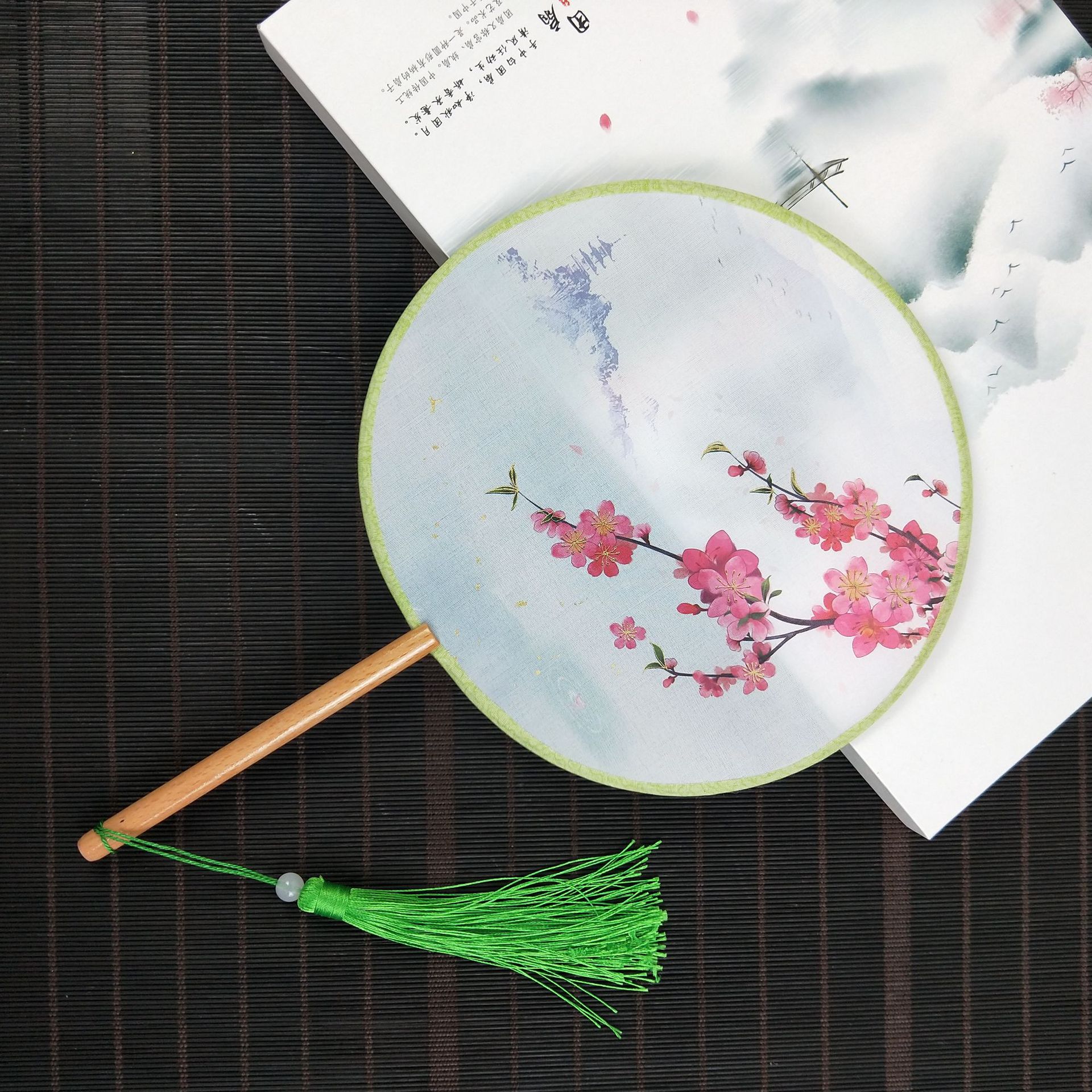 新品现货仿真丝单面团扇中国风 宫扇古典圆扇古风流苏汉服团扇