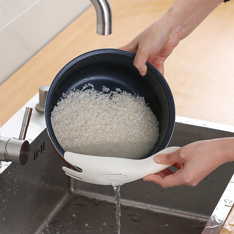 Home Creative Does Not Hurt Hands Rice Washing Machine New Kitchen Multi-Functional Rice Washing Spoon Water Drainer Portable Filtering Rice Washing Spoon