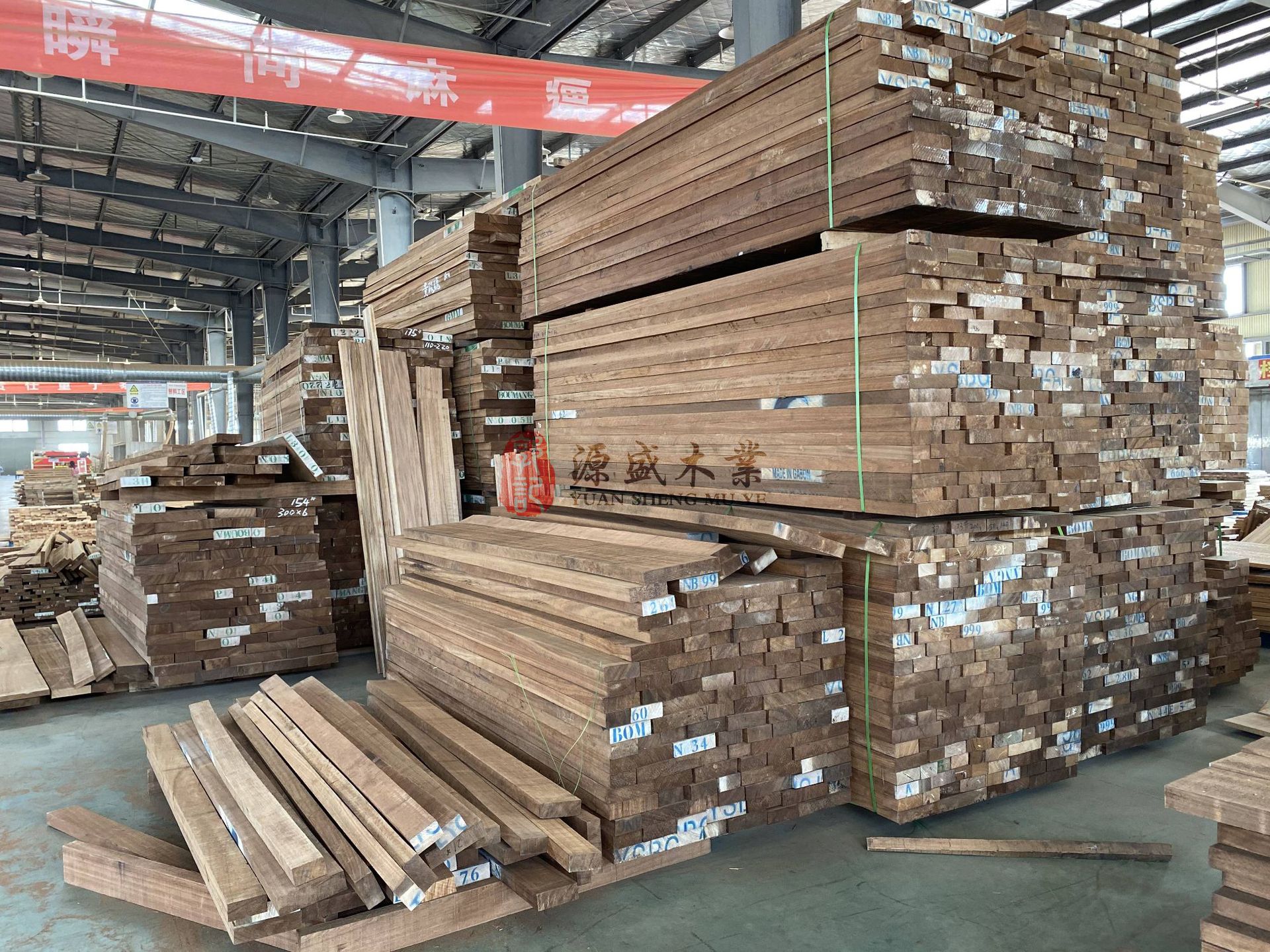 供应黄玫瑰板材短盖豆非洲烘干实木材可定制黄玫瑰木