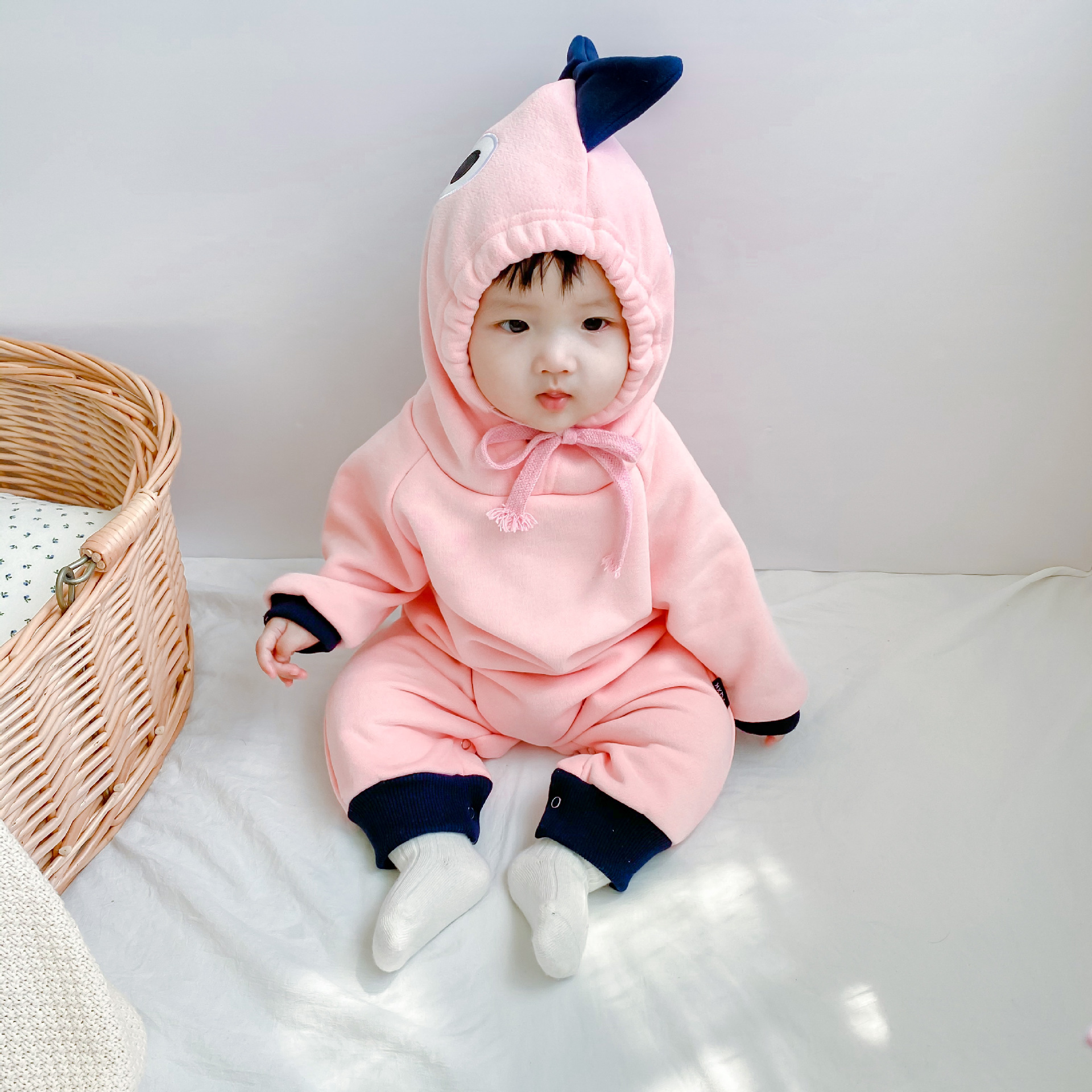 新生婴儿连体衣服外出秋季男女宝宝可爱哈衣超萌恐龙爬服秋冬抱衣