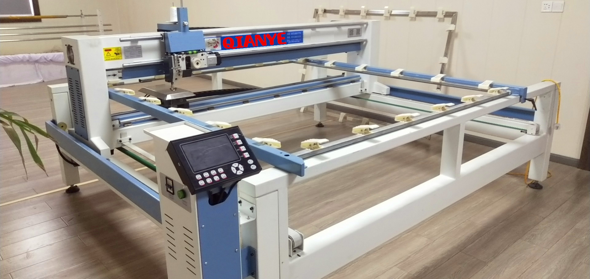 6米/1780kg二:型号:qy-df9zd自动剪线电脑绗缝机包装尺寸:主轴伺服全