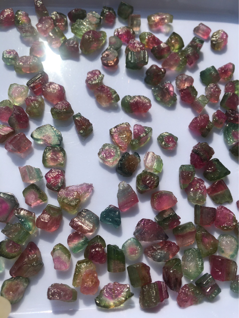 批发天然原矿碧玺西瓜碧原石 甜心西瓜片 可镶嵌 耳钉 diy配饰