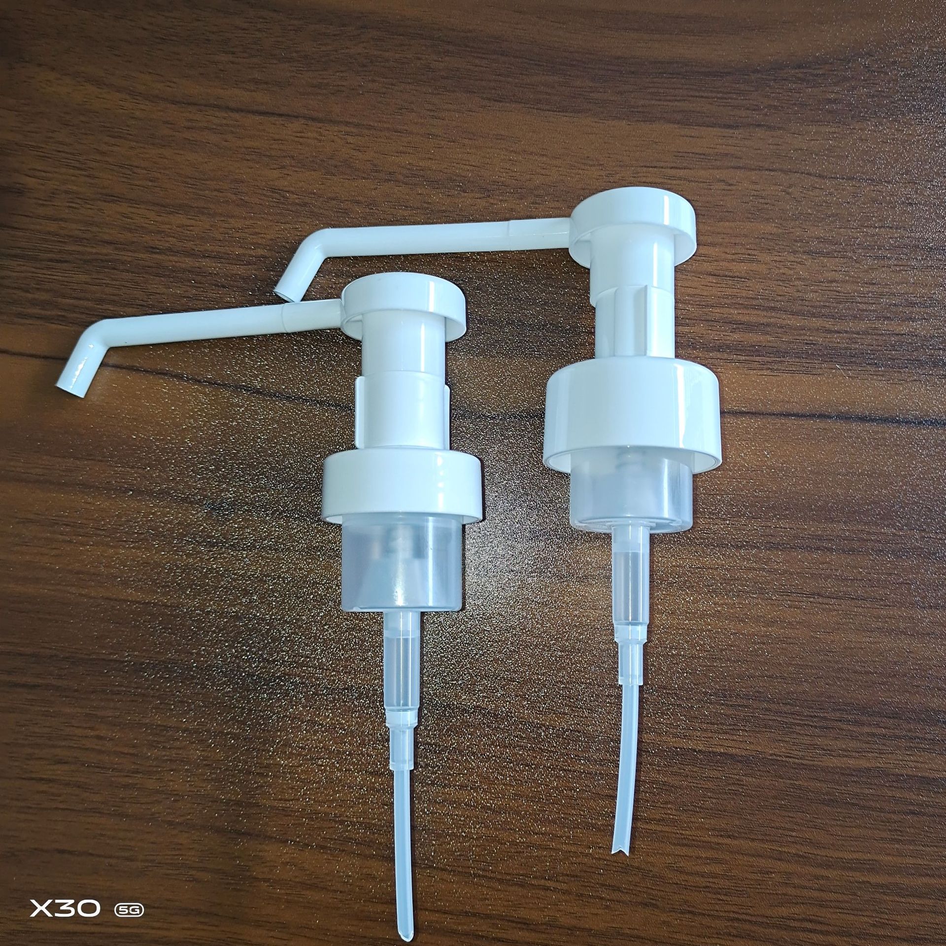 长嘴长杆泡沫泵头配500ml洗手液泵头长臂泵喷乳液泡沫泵40mm43mm