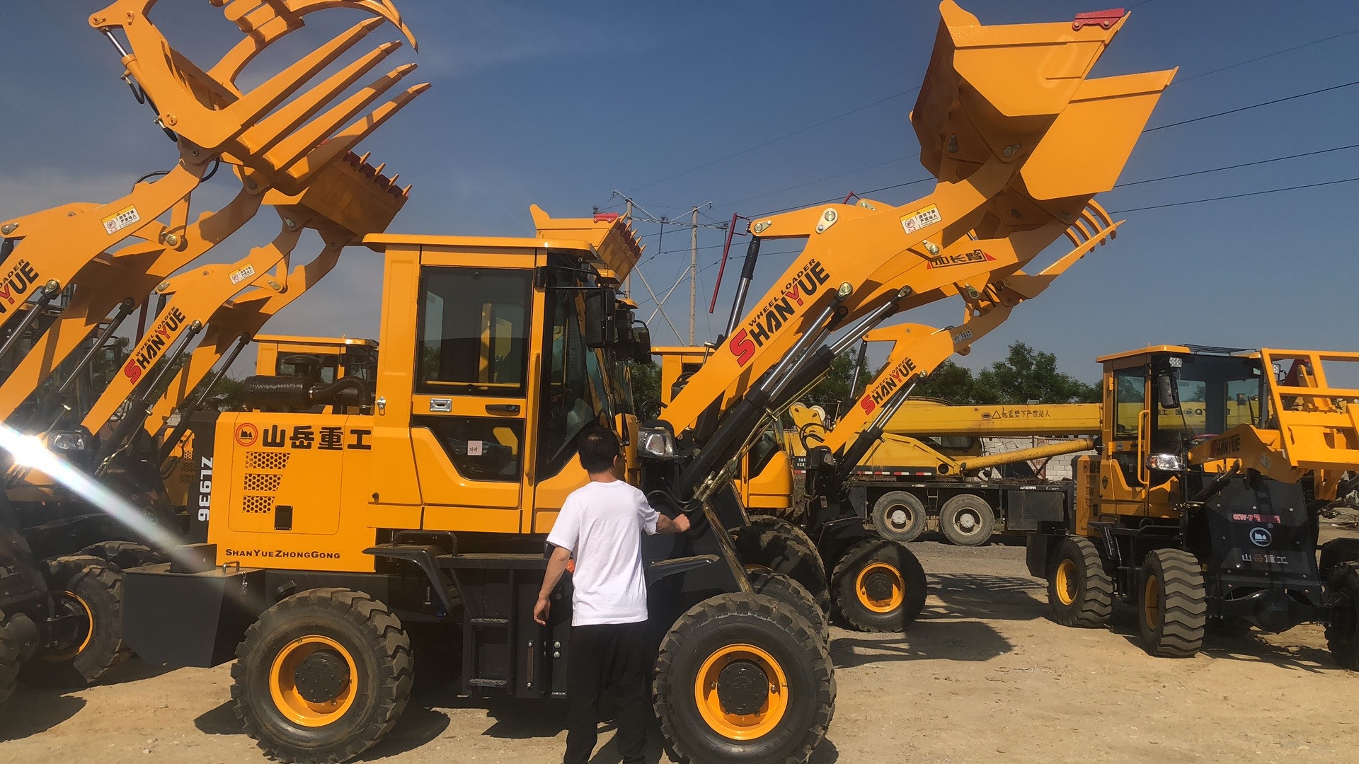 重庆机械档915四缸小型装载机 916多功能小铲车 手动无级变速