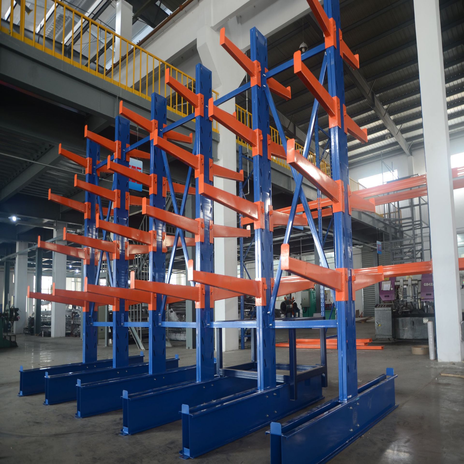 单双面悬臂式货架重型悬臂货架批发订仓库金属板材专用货架厂家