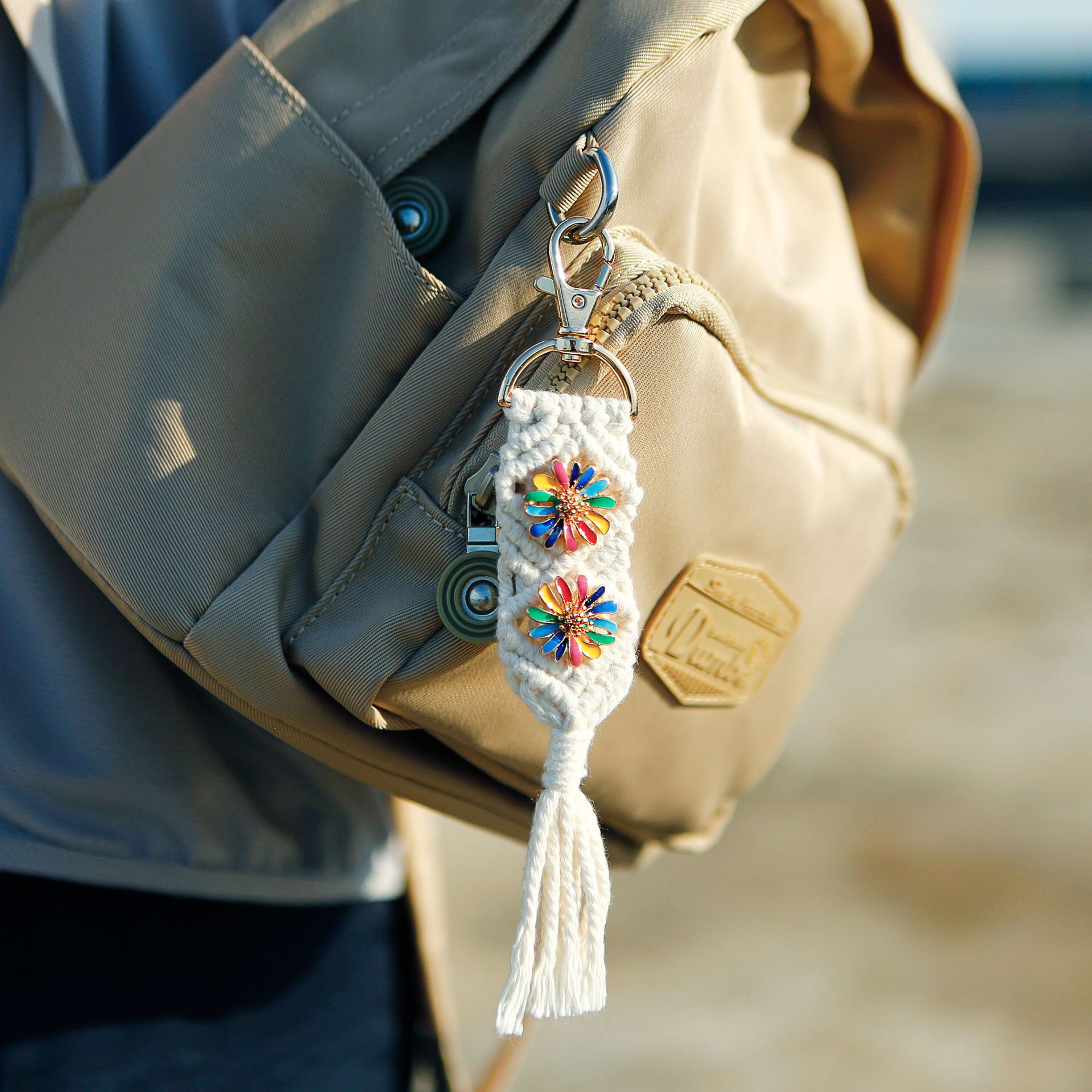 新款绳编绳结手工编织流苏包包挂件珐琅菊花小雏菊钥匙扣饰品挂饰