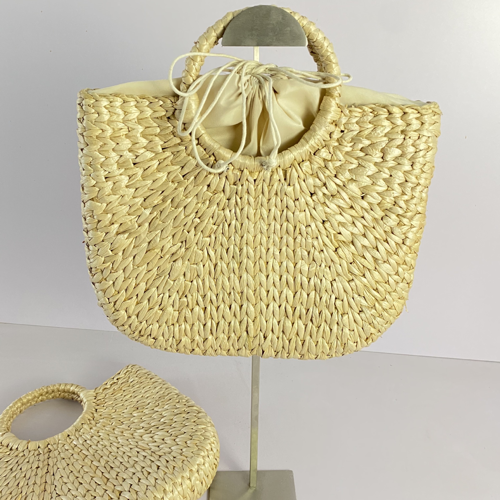 秋冬季简约蒲草手工编织包 街拍手拿包 现货供应欢迎选购