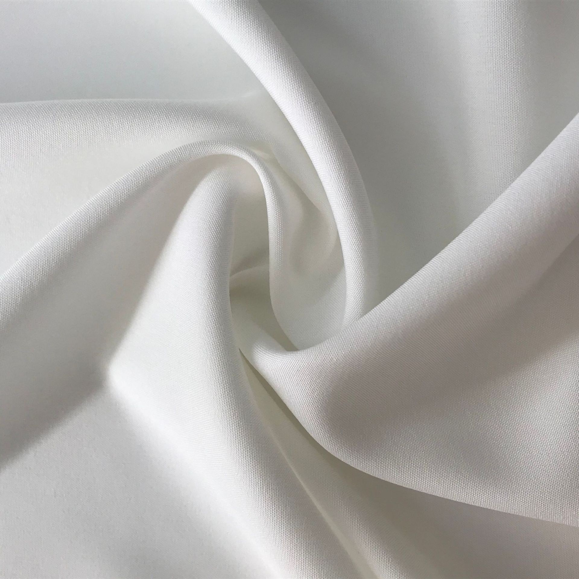 厂家直销 100d平纹四面弹本白现货 新鲜坯布漂白 沙滩裤涤纶面料