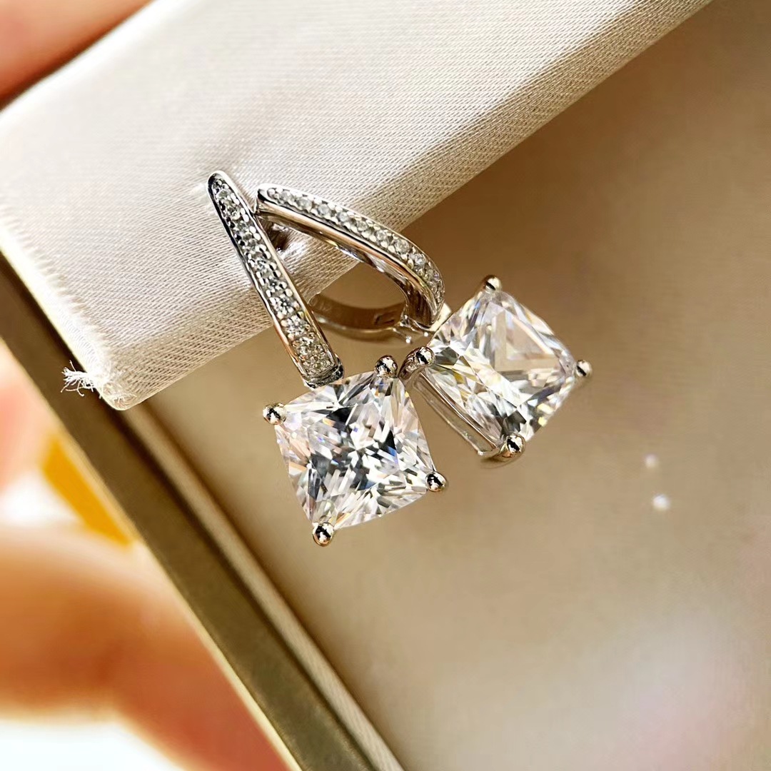 925纯银材质镀厚金镶嵌高碳钻高品质仿真钻2.25克拉枕形钻石耳环